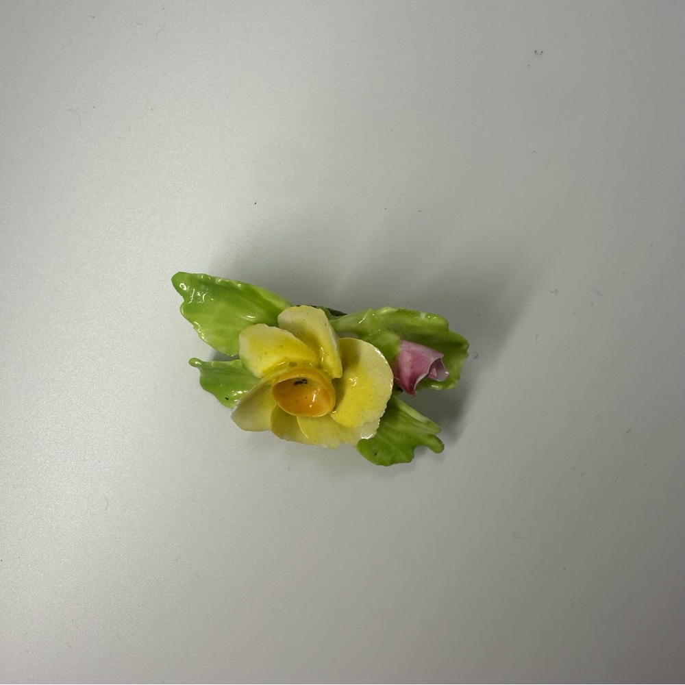Vintage Staffordshire China Flower Made in England Brooch Pin - Picture 2 of 8
